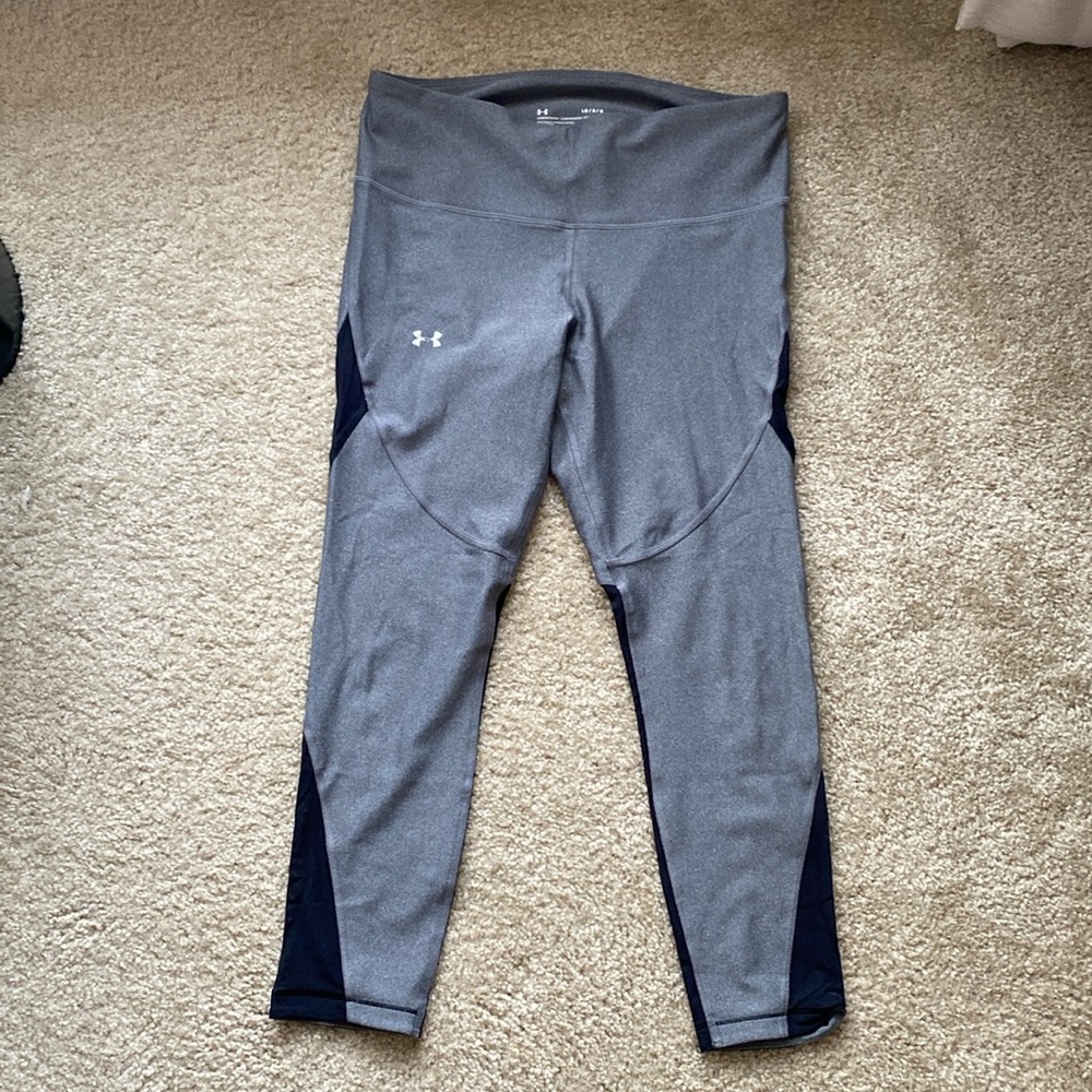 Under Armour Heat Gear 7/8 leggings, size large, gray and black